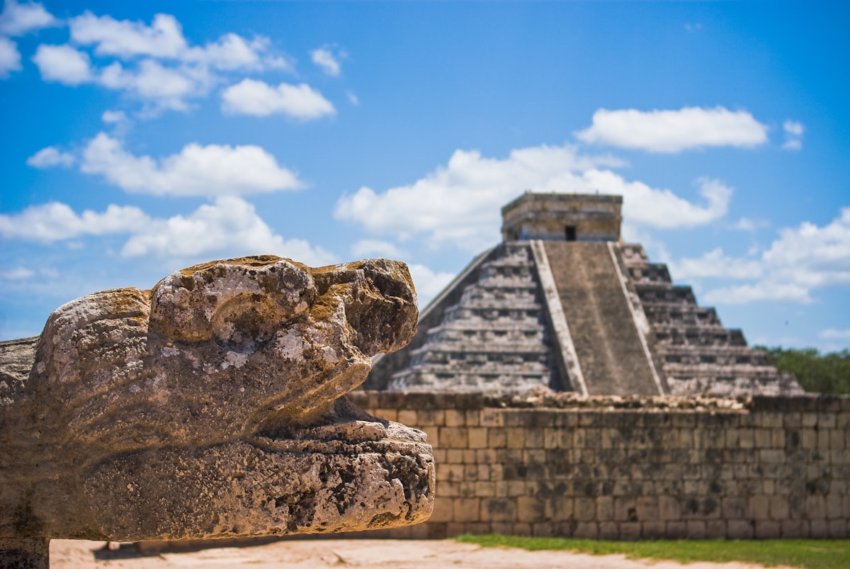 Chichén Itzá pyramid at golden hour