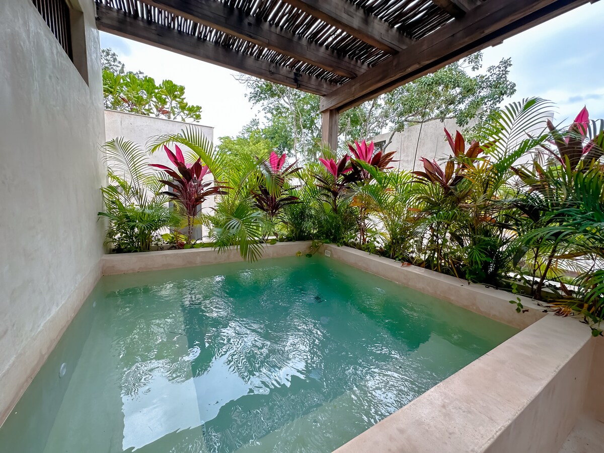 AMARI Uptown entrance and security gate