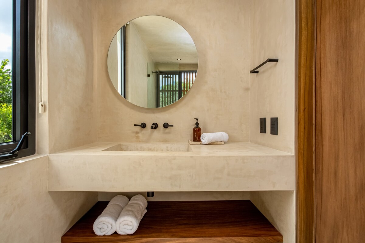 Staircase with contemporary architectural details