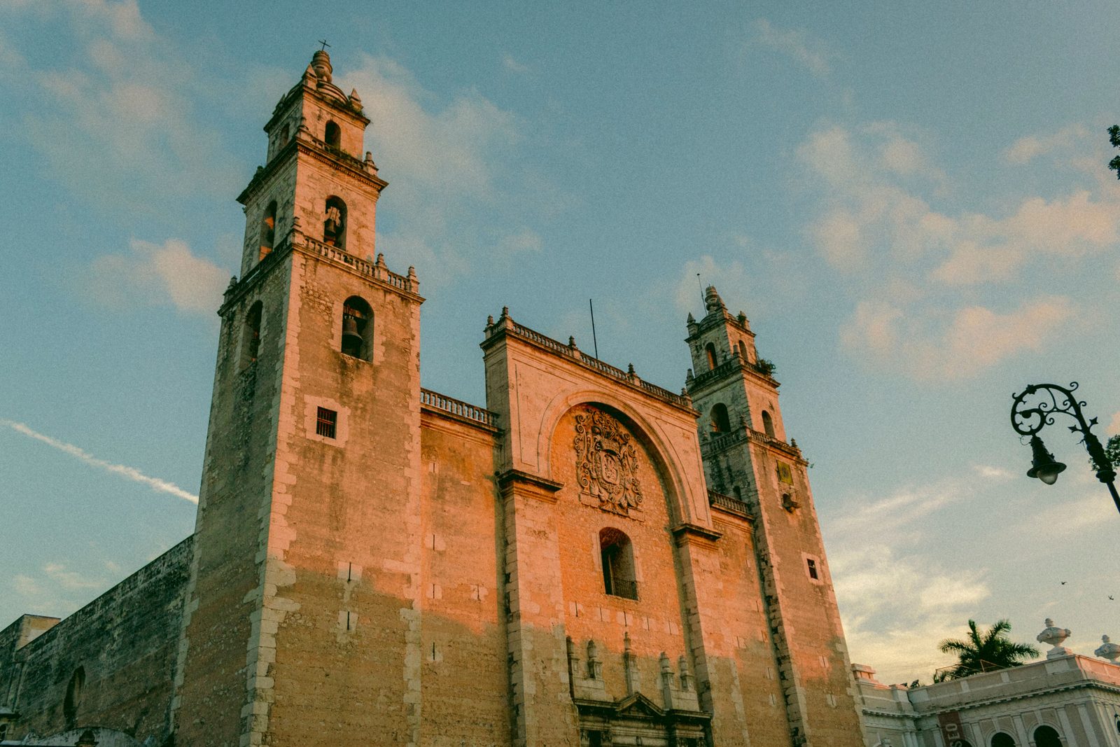 Catedral de San Ildefonso in M&eacute;rida, Yucat&aacute;n, lit by golden evening light