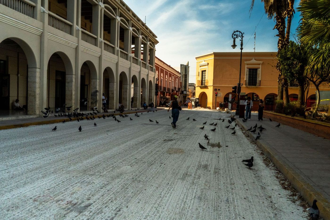 Arcaded colonial street in central M&eacute;rida in the early morning